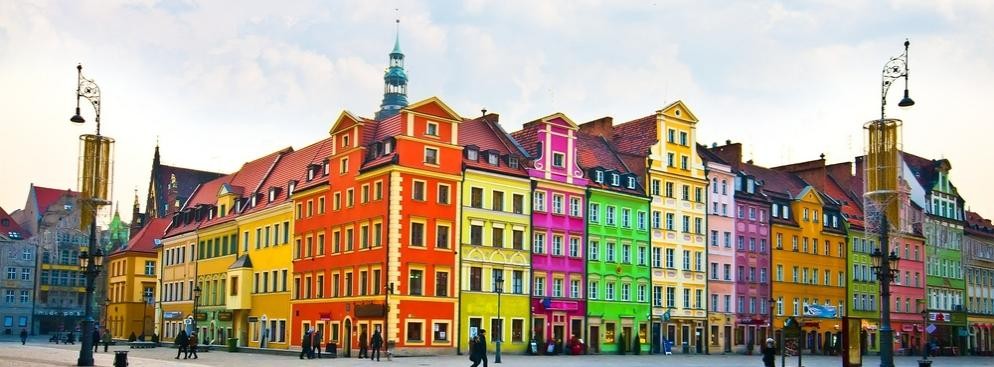 Inna formą obchodzenia przepisów o reklamach są reklamowe samochody i przyczepki, często parkowane w widocznych miejscach. Z taką formą promocji w Warszawie walczył m. in. Zarząd Dróg Miejskich, który usuwał płachty reklamowe z pojazdów, nie odholowywał jednak samych pojazdów. Mogli to zrobić, poniewasz przepisy miejskie nie pozwalają na stawianie reklam w pasie drogowym.