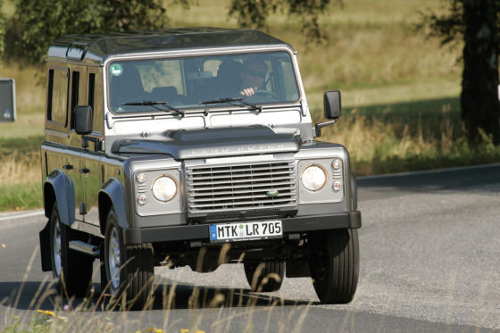 Land Rover Defender 110 TD4: auto terenowe, 2,4 l diesel (122 KM), droga hamowania w teście: 53,5 metrów.