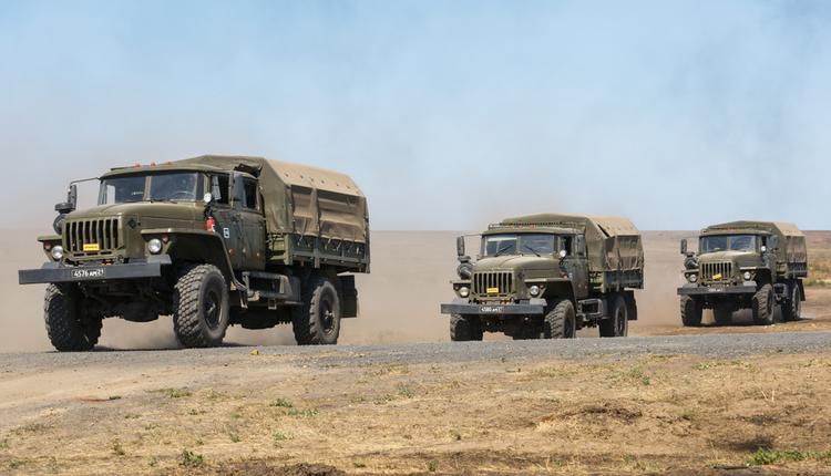 Duży konwój rosyjskich pojazdów wojskowych poruszał się w stronę Ukrainy