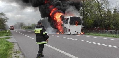 Autobus zapalił się na trasie. W środku było 28 osób