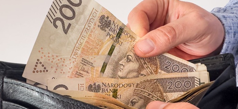 Renta wdowia: Nie 50% a 15% (6 miesięcy) i 20% (6 miesięcy). Przykład obliczeń strat dla modelu kroczącego