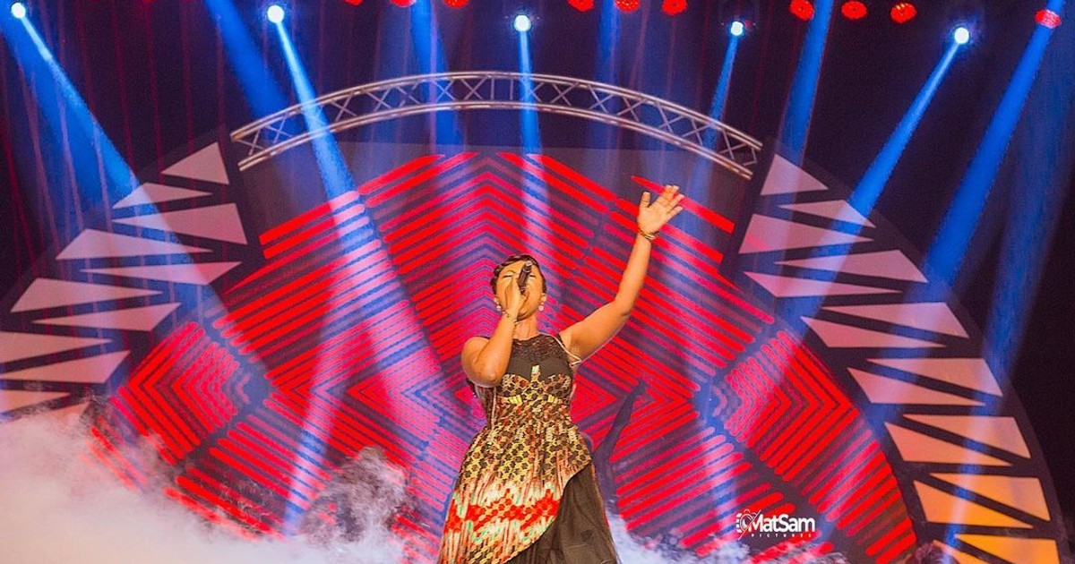 Efe Grace dazzles patrons at EMY Africa Awards with a spectacular performance (WATCH) - Vimarsana News