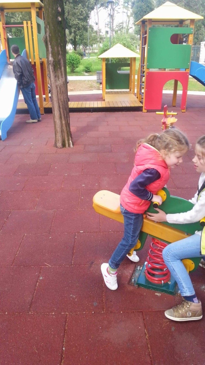 Angelina i Marija u parku