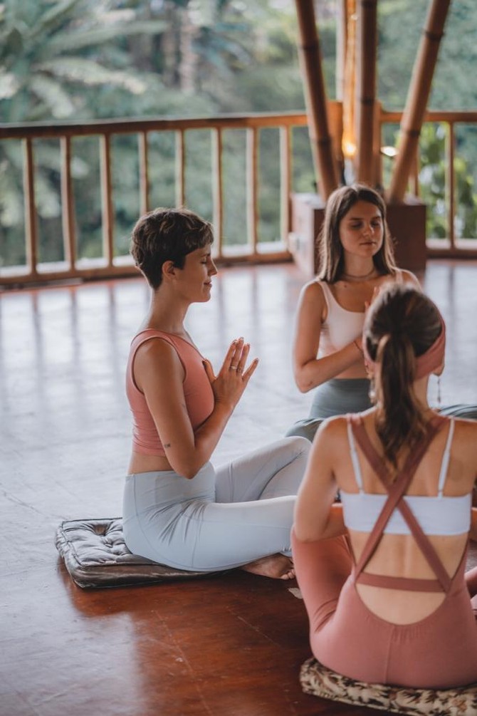 Postala je učitelj joge i drži časove meditacije