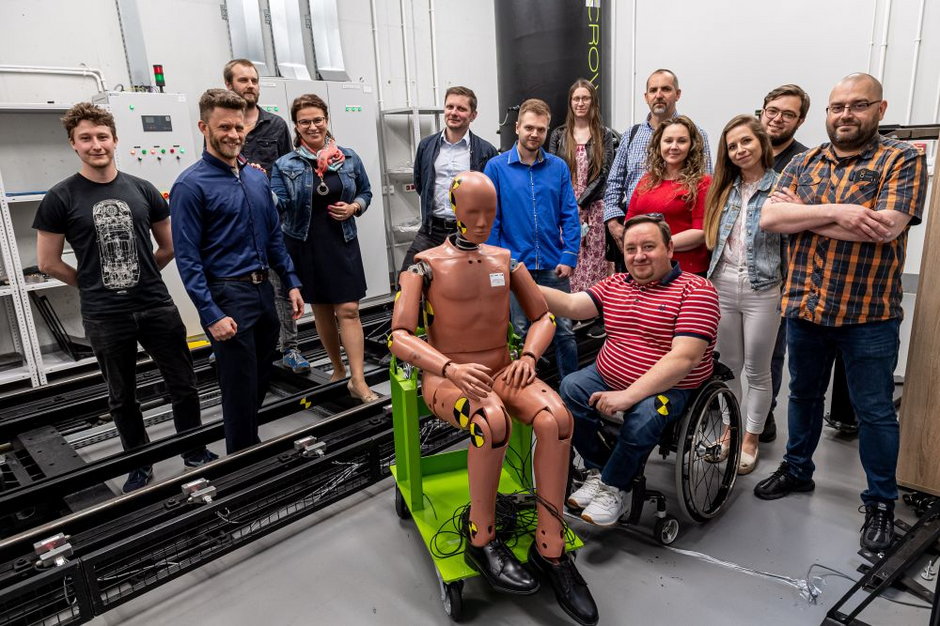 Naukowcy z Wrocławia projektują tani wózek off-roadowy dla osób z niepełnosprawnościami