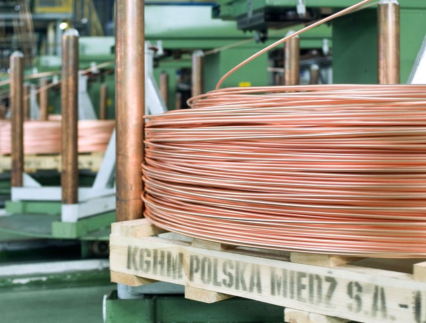 KGHM podpisał w środę kontrakt na dostawy katod miedzianych dla China Minmetals Corporation. Wartość kontraktu może sięgnąć nawet 2 mld złotych.