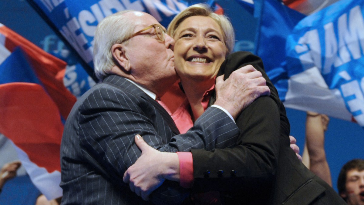 Marine Le Pen podejmuje wyzwanie polityczne w zupełnie innej stawce niż jej ojciec [Źródło: Onet]