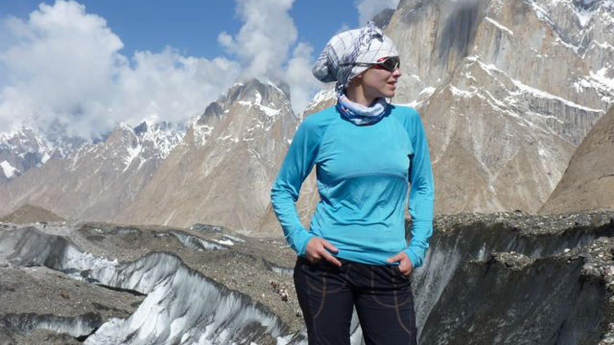 Drobna blondynka z Wejherowa rzuciła wyzwanie najtrudniejszej górze świata. K2 nie pozwoliło tym razem osiągnąć swojego szczytu. O wspinaczce na Górę Gór, śmierci, pasji, Czesławie Niemenie i "Tańcu z gwiazdami" z Kingą Baranowską rozmawiał Paweł Zając.