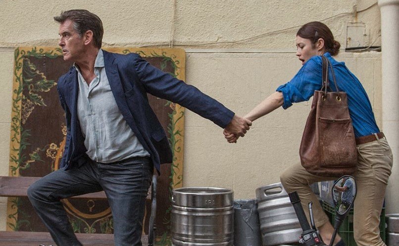 Pierce Brosnan i Olga Kurylenko w filmie 'The November Man'