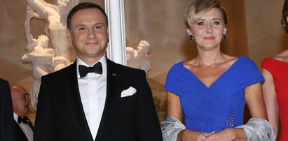 Elegancka Agata Duda na bankiecie z królową