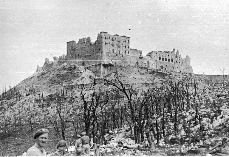 Ruiny klasztoru na Monte Cassino po bitwie.