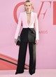 Amber Valletta nagyon izgalmas nadrágkosztümje egy Alexander McQueen darab
