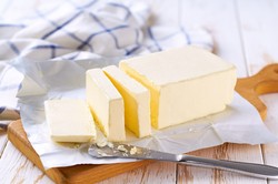 Takiej promocji w Biedronce jeszcze nie było. Kostka masła za mniej niż 4 zł, dwie oferty