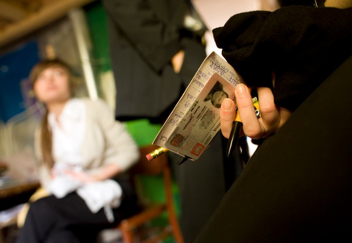 Przed wejściem na salę trzeba potwierdzić swoją tożsamość