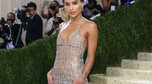 Zoë Kravitz w "naked dress" w 2021 r.