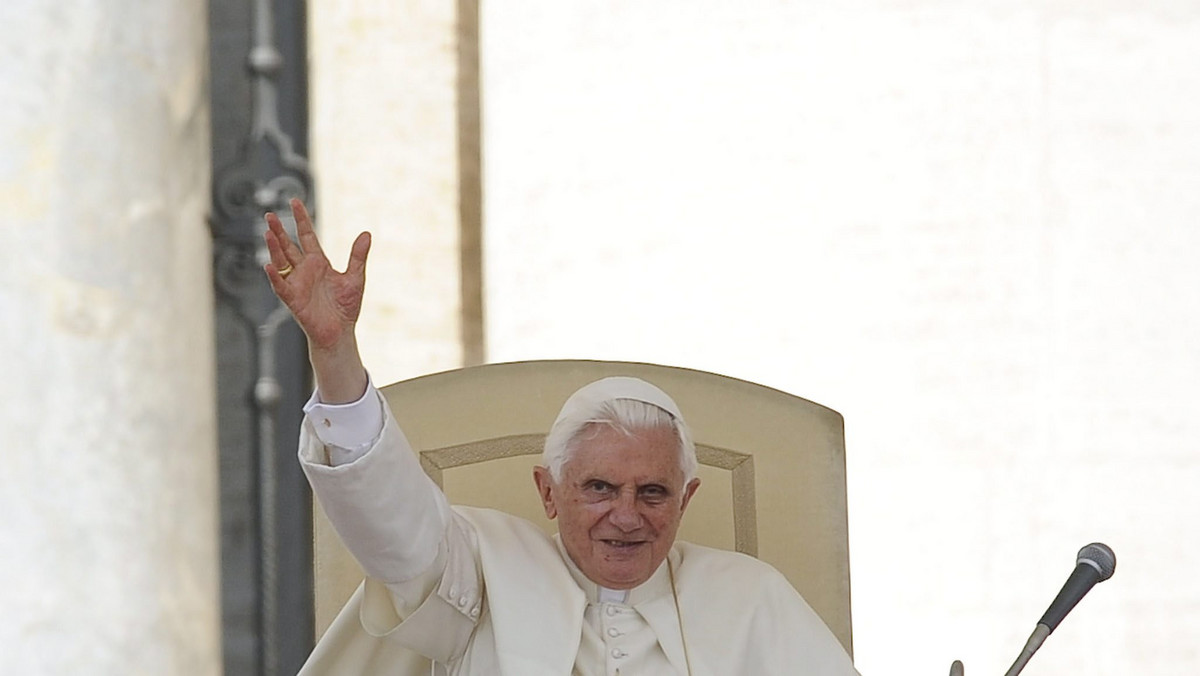 Benedykt XVI mówił podczas środowej audiencji generalnej, że z niecierpliwością oczekuje swej podróży do Wielkiej Brytanii, dokąd uda się 16 września. Z uznaniem wypowiedział się o przygotowaniach do wizyty ze strony brytyjskiego rządu i władz lokalnych.