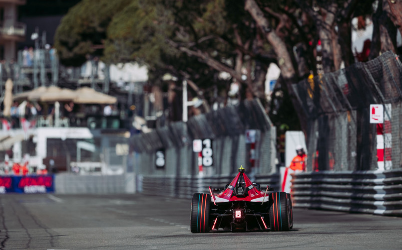 Formuła E na torze w Monako - zacięta rywalizacja