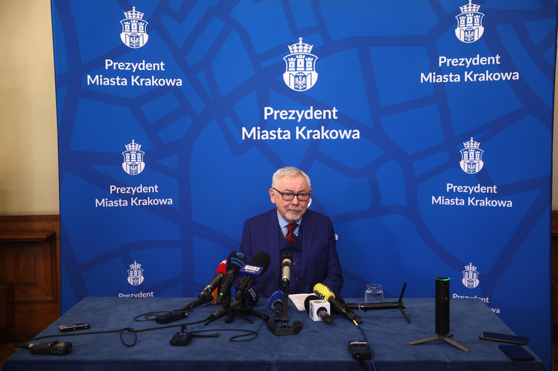 Prezydent Krakowa Jacek Majchrowski ogłaszający, że obecna kadencja na stanowisku, będzie jego ostatnią