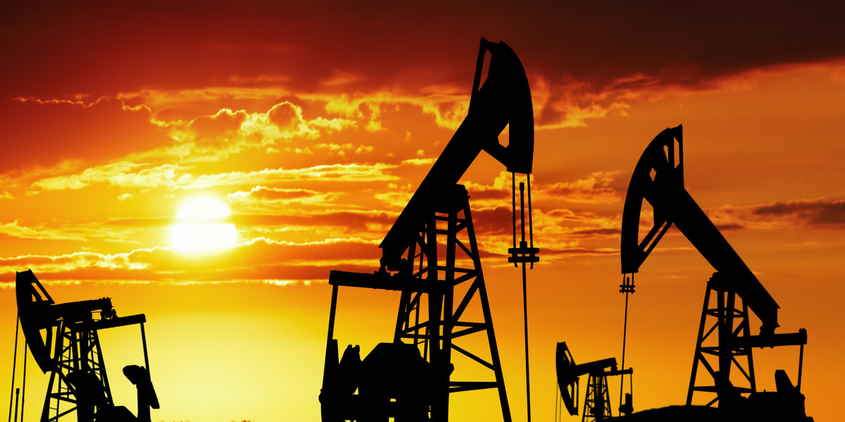 OPEC może zadecydować o przedłużeniu obowiązywania porozumienia o cięciach dostaw ropy naftowej na światowe rynki