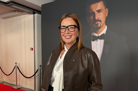 (VIDEO) "MNOGI NE BI DOBILI POSAO U VREME KAD SAM JA POČINJALA" Dragana Katić u sedmoj deceniji blista u brutalnom stajlingu, potkačila mlađe kolege