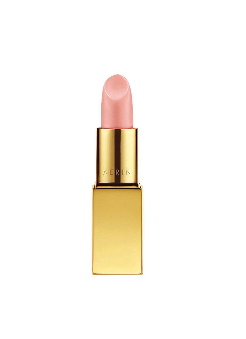 WELCHE DREI DINGE SOLLTE JEDE FRAU BESITZEN?  Den Rose Balm von Aerin, Advanced Night Repair von Estée Lauder und einen Signature-Duft.