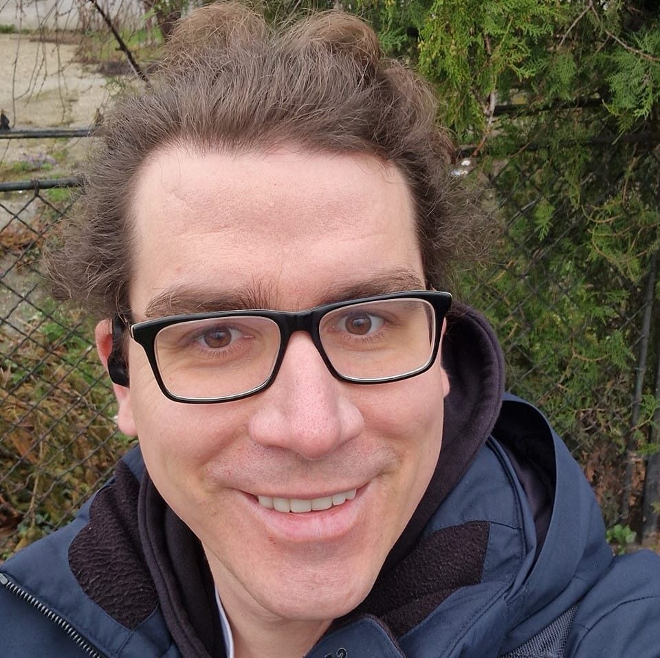 Syn legendárneho komika Ján Satinský.