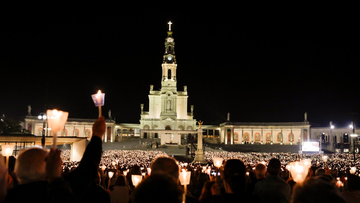 W Fatimie katolicy modlą się o pokój na świecie. "Pokuta i nawrócenie"