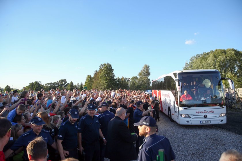 Kibice najechali Karczew. Reprezentacja Polski trenuje tam przed meczem