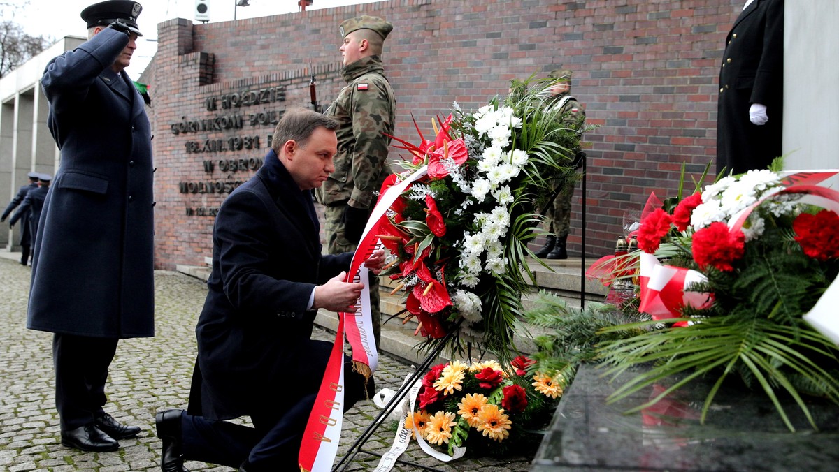 W 34. rocznicę wprowadzenia stanu wojennego prezydent Andrzej Duda złożył dziś kwiaty przed pomnikiem poległych górników katowickiej kopalni Wujek.