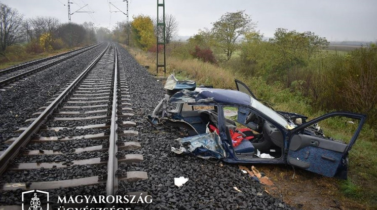 Öngyilkos akart lenni, ezért hajtott a vasúti átjáróba /Fotó: ügyészség