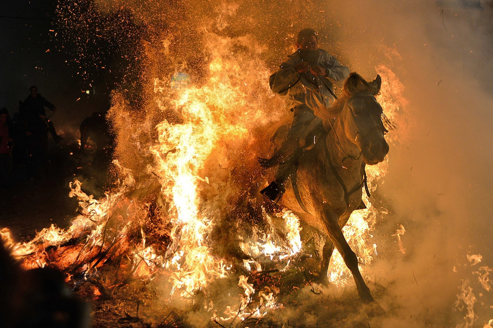 Festiwal "Luminarias" w San Bartolome de Pinares w Hiszpanii (2014)