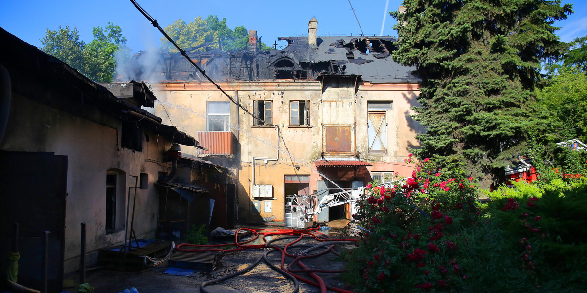 Pożar przy ulicy Łozowej w Łodzi. Straż pożarna: zaprószenie ognia