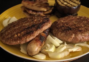 Ovo je tajna savršenih pljeskavica: Kad dodate luk na ovaj način, svi će tražiti recept