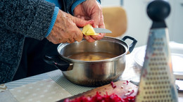 Wczesny sygnał, że alzheimer zaatakował mózg. Zwróć uwagę, jak gotujesz