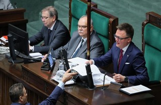 Hołownia: Będą konsekwencje wobec tych, którzy dopuścili się hańbienia polskiego munduru