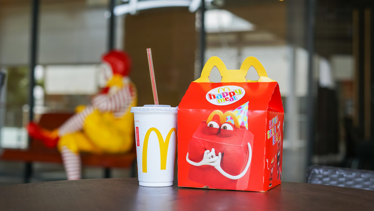 Wojna między gigantami w branży fast-food trwa. Burger King wykorzystał okazję i naśmiewa się z sieci McDonald’s, która właśnie straciła wieloletnie, wyłączne prawo do używania nazwy „Big Mac” w Europie.