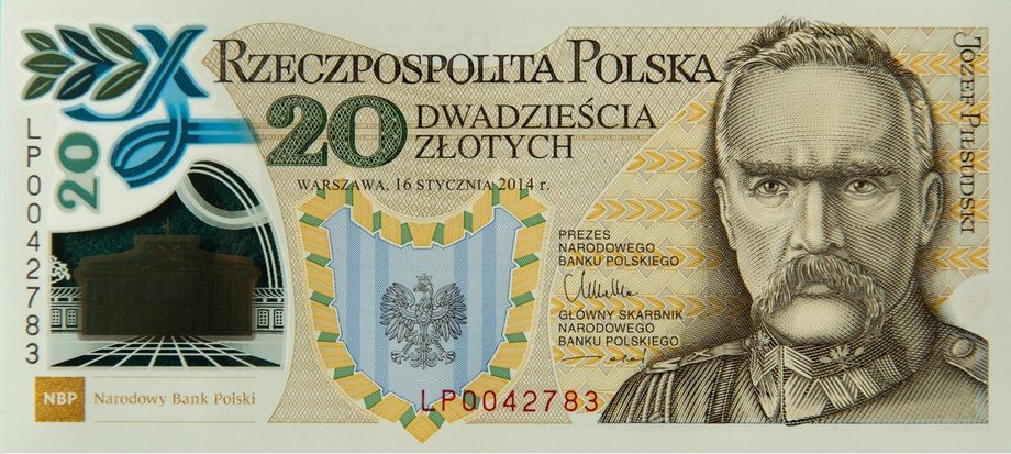 Pierwszym polskim banknotem polimerowym było 20 zł z Józefem Piłsudskim. NBP wyemitował go w 2014 roku jako banknot kolekcjonerski z okazji 100. rocznicy utworzenia Legionów Polskich