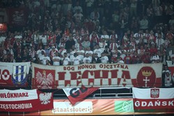 Holendrzy ocenzurowali transparent polskich kibiców. Dotyczył masowej imigracji