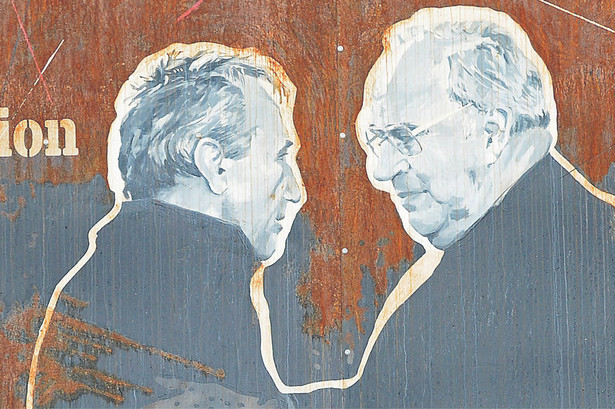 Plakat przedstawiający spotkanie premiera Tadeusza Mazowieckiego i kanclerza Helmuta Kohla w Krzyżowej