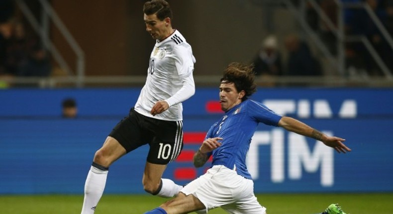 Italy's defender Luca Antonelli (R) vies with Germany's defender Leon Goretzka during the International friendly match November 15, 2016 that ended in a goalles draw