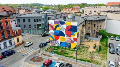 Sztuka łączy pokolenia. Mural na wyjątkowe urodziny Tarnowskich Gór