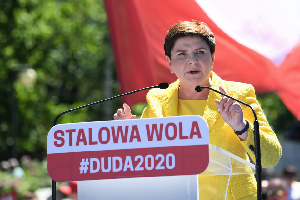 Z Andrzejem Dudą po Polsce podróżuje w czasie kampanii Beata Szydło