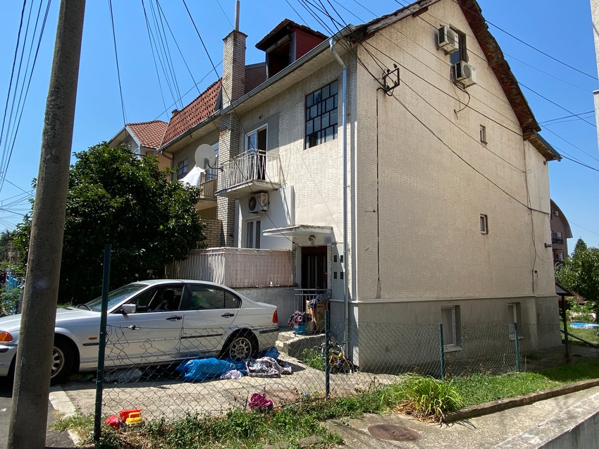 Kuća u kojoj je očuh pekao na ringli dečaka