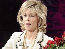 Skóra ledwo daje radę. Naciagnięta do granic możliwości Jane Fonda