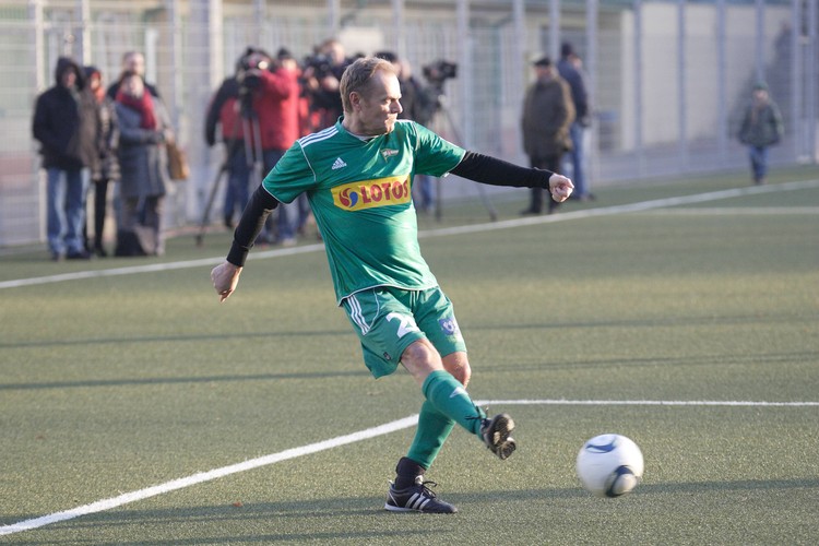 Donald Tusk jest w formie. Strzelił gola w sylwestrowym meczu