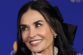 Demi Mur na crvenom tepihu i u ODELU ostavlja bez daha! Slavna glumica plenila elegancijom na dodeli nagrada filmskog festivala u Palm Springsu