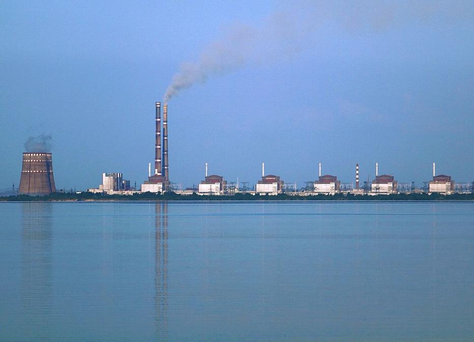 A Zaporizzsja hat darab, egyenként 1000 MW beépített teljesítményű reaktorblokkjával Ukrajna és egyúttal Európa legnagyobb teljesítményű atomerőműve / Fotó: Wikipédia
