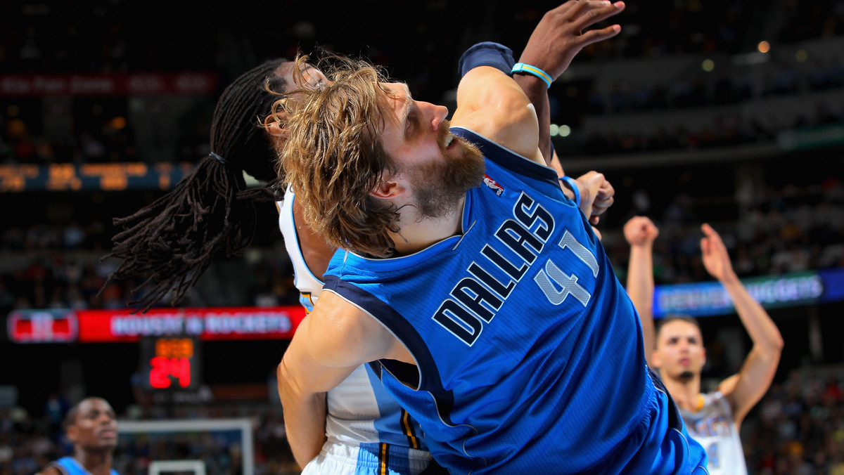 Dirk Nowitzki, zawodnik Dallas Mavericks, w lutym obiecał, że nie ogoli się, dopóki jego zespół będzie na minusie. Po meczu z New Orleans Hornets koszykarz mógł w końcu wziąć maszynkę do ręki i pozbyć się brody.