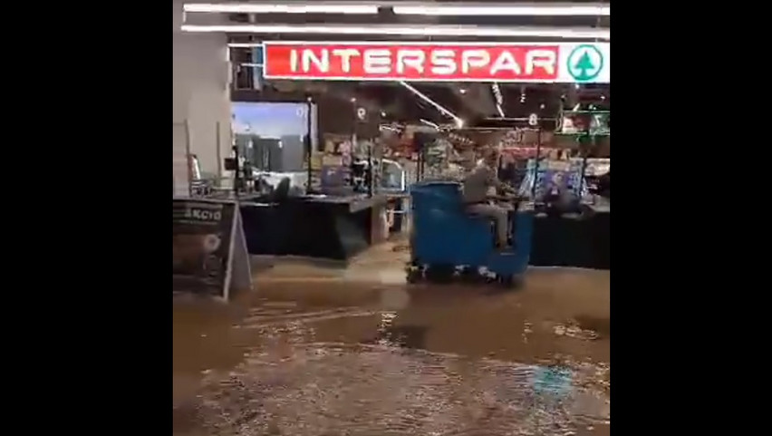 Borzasztó gyorsasággal csapott le Pécsre egy szupercella: az Intersparba is betört a víz – videó