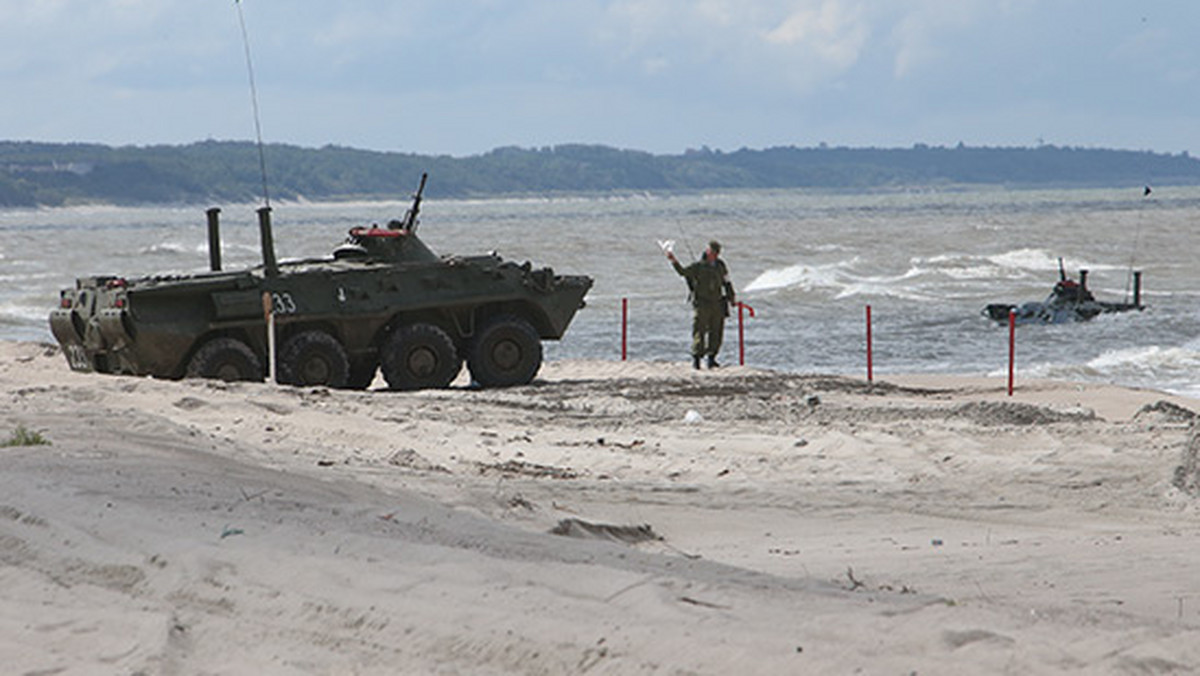 Między 16 i 20 czerwca na poligonie w Obwodzie Kaliningradzkim odbędą się "zawody" dla piechoty morskiej - poinformowało MON Federacji Rosyjskiej. Załogi pojazdów opancerzonych, reprezentujące jednostki z całego kraju, będą zmagać się w ćwiczeniach o nazwie "Bałtyckie Wojenno-Morskie Derby 2014".